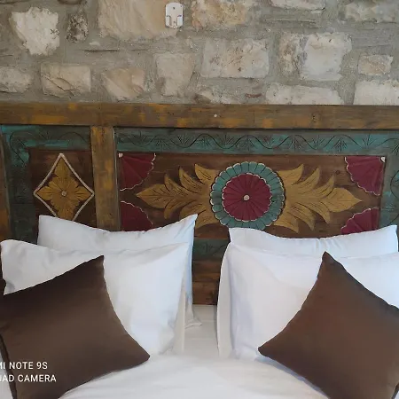 Chakra Vourla * ウルラ