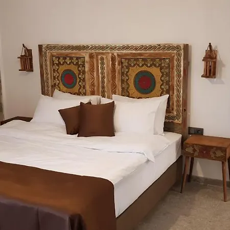 Chakra Vourla * أورلا